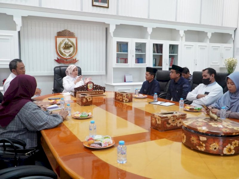 Wakil Wali Kota Makassar, Aliyah Mustika Ilham, menerima audiensi dari DT Peduli KSP Sulawesi Selatan Cabang Makassar di Kantor Wali Kota Makassar, Rabu (15/10/2025). @Jejakfakta/dok. Humas Pemkot Makassar 