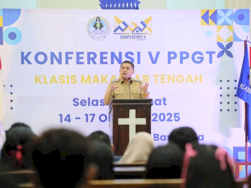 Wali Kota Makassar, Munafri Arifuddin, saat membuka Konferensi V Persatuan Pemuda Gereja Toraja Klasis Makassar Tengah, di Kecamatan Manggala, Selasa malam (14/10/2025). @Jejakfakta/dok. Humas Pemkot Makassar