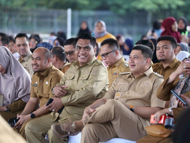 Kepala Dinas Pengendalian Penduduk dan Keluarga Berencana (DPPKB) Kota Makassar, A. Irwan Bangsawan, saat menghadiri  Gerakan Gemar Makan Telur secara serentak di Tribun Lapangan Karebosi Makassar,  Selasa (14/10/2025). @Jejakfakta/Istimewa