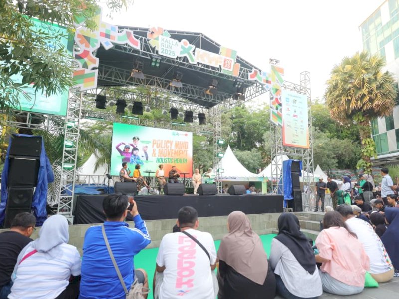 Wali Kota Makassar, Munafri Arifuddin, saat menjadi Keynote Speaker Panel Discussion "Policy, Mind & Movement: Public Holistic Health" dalam rangkaian Kalla Youth Fest 2025 yang digelar di Plaza Mall Ratu Indah, Sabtu (18/10/2025) sore. @Jejakfakta/dok. Humas Pemkot Makassar