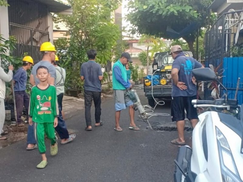 PDAM Kota Makassar melakukan perbaikan layanan air bersih di Jalan Tanjung Pattiro, Kelurahan Sambung Jawa, Kecamatan Mamajang. @Jejakfakta/dok. Istimewa