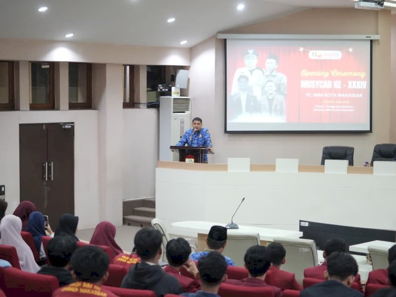 Wali Kota Makassar, Munafri Arifuddin, saat menghadiri pembukaan Musyawarah Cabang (Muscab) XXXIV Ikatan Mahasiswa Muhammadiyah (IMM) Kota Makassar Periode 2024&ndash;2025, di Ruang Sipakatau, Balai Kota Makassar, Jumat (17/10/2025). @Jejakfakta/dok. Humas Pemkot Makassar