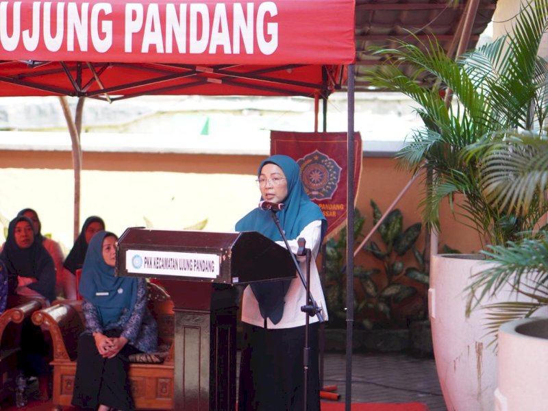 Ketua Tim Penggerak Pemberdayaan dan Kesejahteraan Keluarga (TP PKK) Kota Makassar, Melinda Aksa, saat membuka kegiatan Supervisi, Monitoring, Evaluasi, dan Pelaporan (SMEP) TP PKK Kota Makassar di Kantor Kecamatan Ujung Pandang, Jumat (17/10/2025). @Jejakfakta/dok. Humas Pemkot Makassar