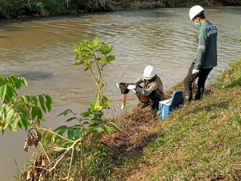 Pengambilan sampel dilakukan secara terbuka dan disaksikan langsung oleh warga dari Desa Baruga, Langkea Raya, Matompi, dan Timampu. @Jejakfakta/dok. Istimewa