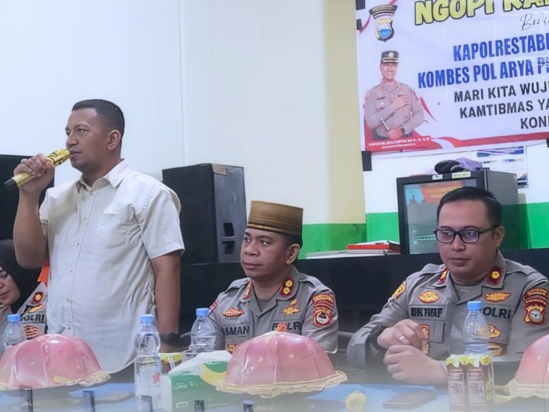 Tiga Pilar Kecamatan Tamalanrea bersama Satuan Binmas Polrestabes Makassar gelar 'Ngopi Kamtibmas', di Kelurahan Bira pada Kamis (28/08/2025). @jejakfaktacom/dok. Kec. Tamalanrea