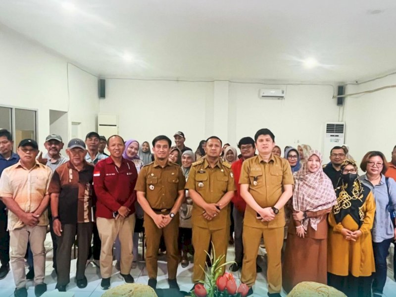 Camat Tamalanrea, Iqbal, membuka secara resmi kegiatan Pembentukan Bank Sampah Skala RT/RW untuk lingkup Kelurahan Tamalanrea Indah, di Aula Lantai 3 Kantor Kecamatan Tamalanrea, Senin (15/09/2025). @jejakfaktacom/dok. Kec. Tamalanrea