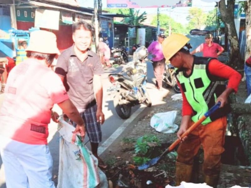 Pemerintah Kecamatan Tamalanrea gelar Jumat Bersih dengan menyasar wilayah Kelurahan Kapasa pada Jumat (17/10/2025). @jejakfaktacom/dok. Kec. Tamalanrea