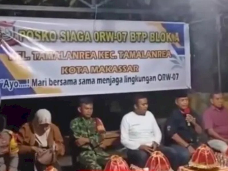 Tiga Pilar Kelurahan Tamalanrea menggelar pertemuan tatap muka langsung dengan para Pejabat Sementara (Pjs) Ketua RT/RW dan warga, di Pos Kamling RW 7, Kelurahan Tamalanrea, Minggu malam (19/10/2025). @jejakfaktacom/dok. Kec. Tamalanrea