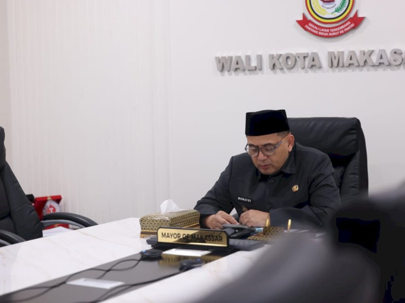 Wali Kota Makassar, Munafri Arifuddin, menyampaikan pendapat resmi Pemerintah Kota (Pemkot) Makassar terhadap tiga Rancangan Peraturan Daerah (Ranperda) inisiatif DPRD dalam Rapat Paripurna Keenam Masa Persidangan Pertama Tahun 2025/2026 DPRD Kota Makassar, Selasa (21/10/2025). @Jejakfakta/dok. Humas Pemkot Makassar