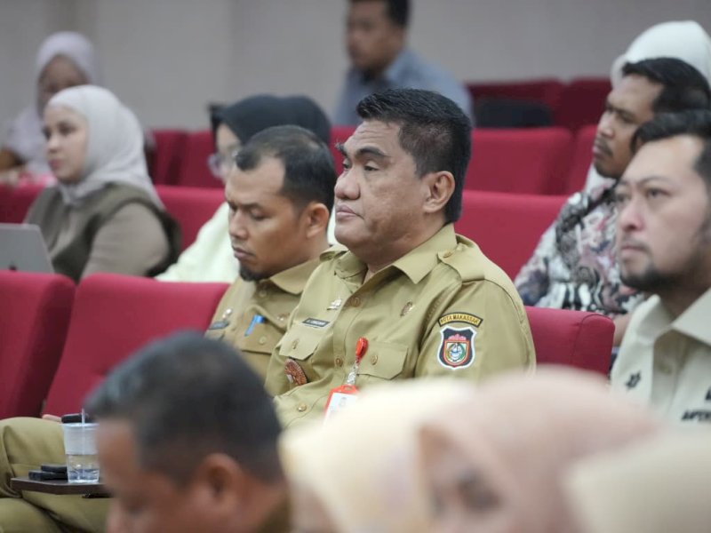 Kepala Dinas Pengendalian Penduduk dan Keluarga Berencana (DPPKB) Kota Makassar, A. Irwan Bangsawan, menghadiri Rapat Koordinasi (Rakor) yang dipimpin langsung oleh Wali Kota Makassar Munafri Arifuddin di Balai Kota Makassar, Selasa (21/10/2025). @Jejakfakta/dok. Istimewa