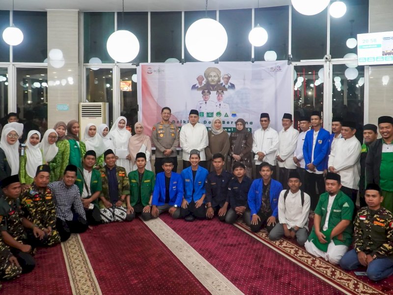 Wali Kota Makassar Munafri Arifuddin bersama Wakil Wali Kota Aliyah Mustika Ilham menghadiri Dzikir dan Doa Bersama untuk Nusantara yang digelar Nahdlatul Ulama (NU) Kota Makassar, Rabu (22/10/2025) malam. @Jejakfakta/dok. Humas Pemkot Makassar