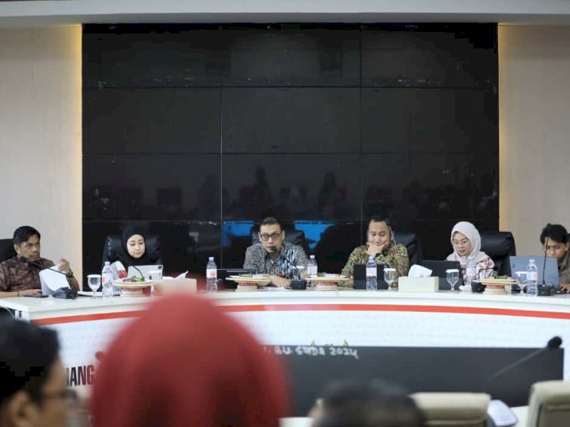 Sekretaris Daerah (Sekda) Kota Makassar, Andi Zulkifly, menerima kunjungan tim evaluator KemenPAN-RB) dalam rangka evaluasi Akuntabilitas Kinerja Instansi Pemerintah (AKIP) tahun 2025 di Ruang Sipakalebbi, Balai Kota Makassar, Kamis (23/10/2025). @Jejakfakta/dok. Humas Pemkot Makassar
