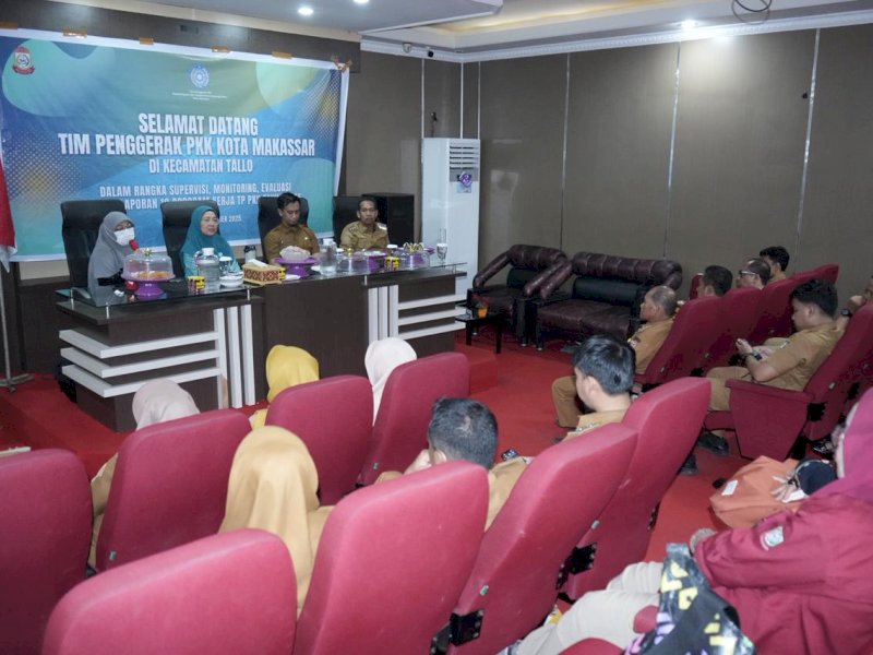 Ketua TP PKK Kota Makassar, Melinda Aksa Munafri, saat memimpin kegiatan Supervisi, Monitoring, Evaluasi, dan Pelaporan (SMEP) TP PKK Kota Makassar di Kecamatan Tallo, Selasa (21/10/25). @Jejakfakta/dok. Humas Pemkot Makassar