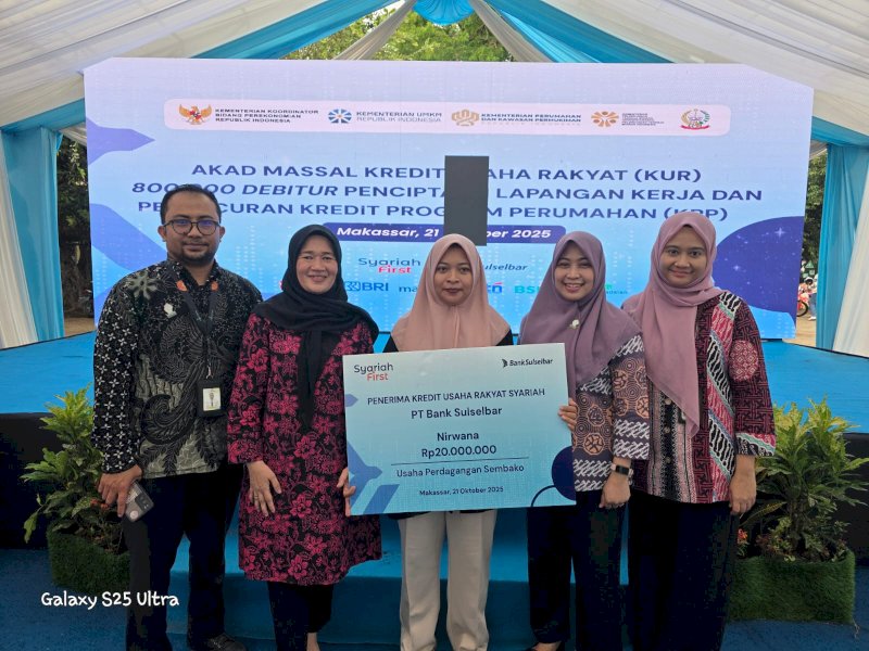  Pemerintah bersama lembaga keuangan dan pemangku kepentingan lintas sektor menggelar Akad Massal Kredit Usaha Rakyat (KUR) 2025,dipusatkan di Monumen Mandala, Makassar, Selasa (21/10/2025). @Jejakfakta/dok. Istimewa