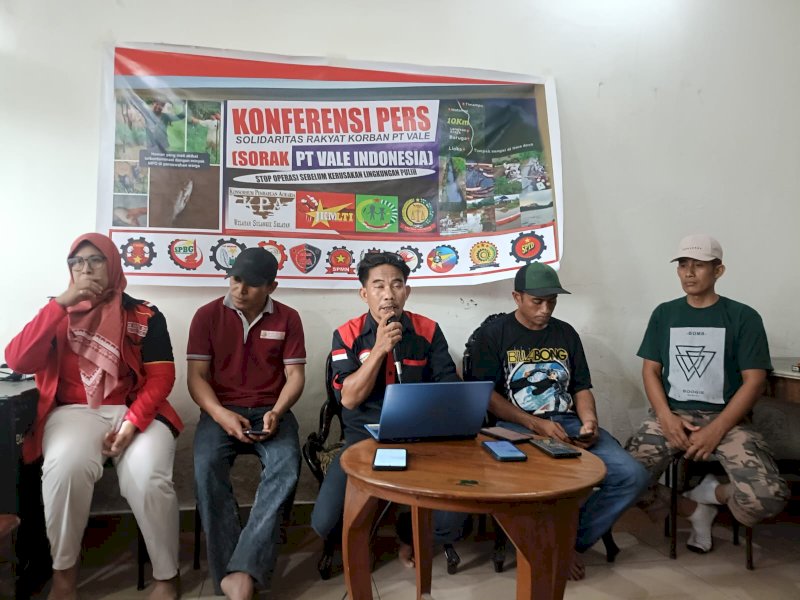 Aliansi Solidaritas Rakyat Korban PT Vale (SORAK), saat menggelar  konferensi pers di sekretariat AJI Makassar, Rabu (22/10/2025). @Jejakfakta/dok. Istimewa