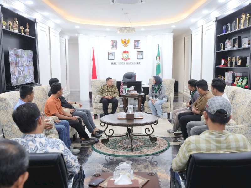 Wali Kota Makassar, Munafri Arifuddin, menerima silaturahmi Pengurus Himpunan Mahasiswa Islam (HMI) Cabang Makassar di ruang kerja Wali Kota, Kamis (23/10/2025). @Jejakfakta/dok. Humas Pemkot Makassar