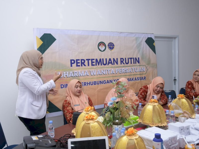 Dharma Wanita Persatuan (DWP) Dinas Perhubungan Kota Makassar menggelar pertemuan rutin bulanan dengan konsep berbeda pada Selasa (21/10/2025). @Jejakfakta/dok. Istimewa