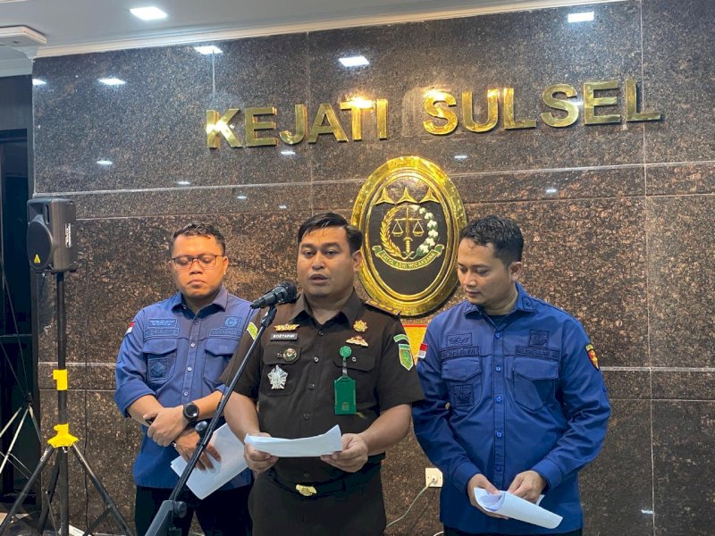Kepala Seksi Penerangan Hukum (Kasi Penkum) Kejati Sulsel, Soetarmi,  saat memberikan keterangan pers, Senin (27/10/2025). @Jejakfakta/dok. Istimewa