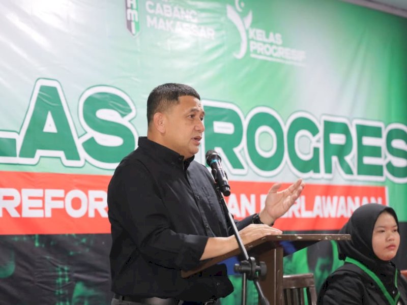 Wali Kota Makassar, Munafri Arifuddin, saat menjadi narasumber Stadium General bertema "Creative Hub pada Kelas Progresif" yang digelar oleh HMI Cabang Makassar di Hotel Asyira Makassar, Minggu (26/10/2025). @Jejakfakta/dok. Humas Pemkot Makassar