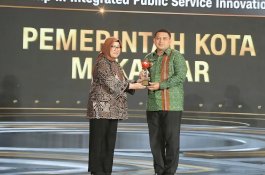 Pemkot Makassar Raih Dua Penghargaan Bergengsi di CNN Indonesia Award 2025