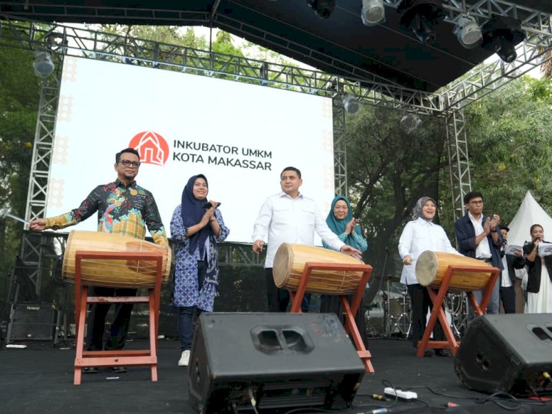 Wali Kota Makassar Munafri Arifuddin bersama Wakil Wali Kota Makassar, saat membuka Gebyar UMKM Fiesta 2025 yang digelar Dinas Koperasi dan UKM Kota Makassar di Plaza Mall Ratu Indah, Rabu (5/11/2025). @Jejakfakta/dok. Humas Pemkot Makassar