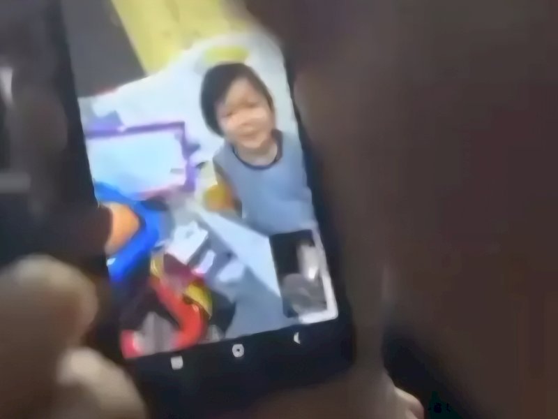 Panggilan video keluarga bersama Bilqis balita hilang di Makassar yang ditemukan di Jambi. @jejakfaktacom/Istimewa