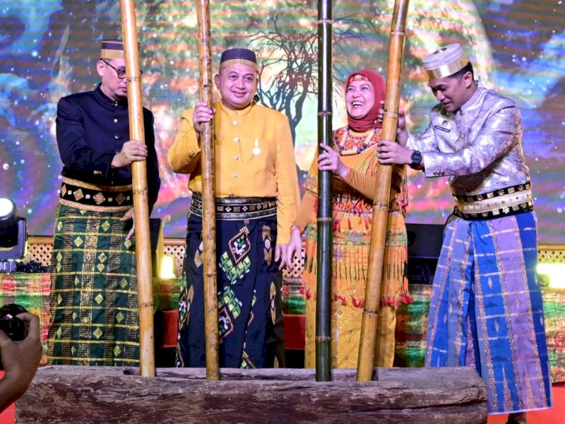 Festival Singara&rsquo; Bulang Harmoni Budaya Kota Makassar, Sabtu malam (8/11/2025). @jejakfaktacom/Humas Pemkot Makassar