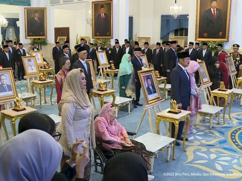 Upacara penganugerahan gelar pahlawan nasional oleh Presiden Prabowo Subianto di Istana Negara, Jakarta, Senin (10/11/2025). @jejakfaktacom/Biro Pers, Media dan Informasi Sekretariat Presiden.
