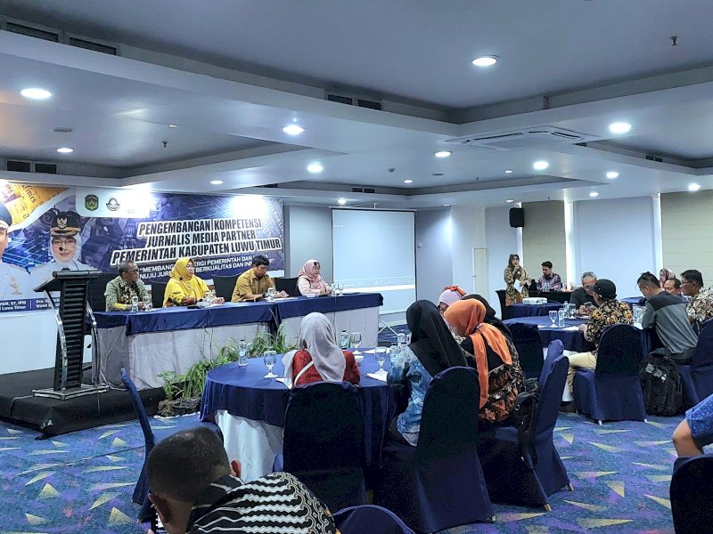 Diskominfo Luwu Timur gelar kegiatan Pengembangan Kompetensi Jurnalis Media Partner, di Hotel Aryaduta, Makassar, Selasa (11/11/2025). @jejakfaktacom/Istimewa