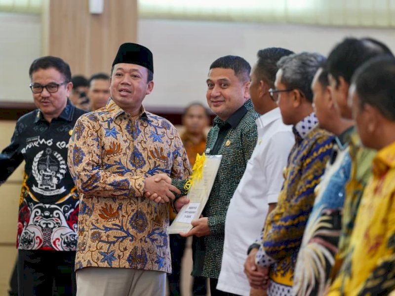 Wali Kota Makassar, Munafri Arifuddin, saat menghadiri Rapat Koordinasi Penyelesaian Isu-isu Strategis Pertanahan bersama Menteri Agraria dan Tata Ruang/Kepala Badan Pertanahan Nasional (ATR/BPN), Nusron Wahid, di Kantor Gubernur Sulawesi Selatan, Kamis (13/11/2025). @Jejakfakta/dok. Humas Pemkot Makassar