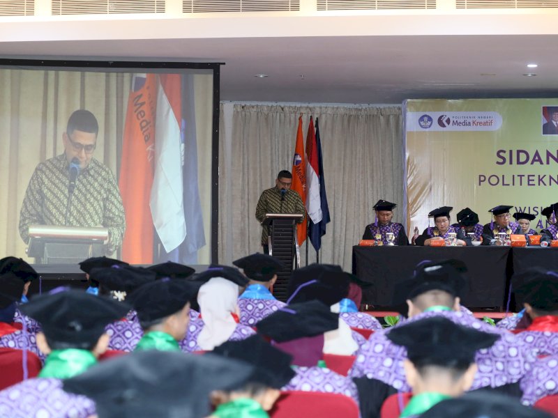 Wali Kota Makassar, Munafri Arifuddin, saat menyampaikan Orasi Ilmiah pada Wisuda Ahli Madya Diploma III Politeknik Negeri Media Kreatif (Polimedia) PSDKU Makassar, di Swiss-Belhotel, Makassar, Sabtu (15/11/2025). @Jejakfakta/dok. Humas Pemkot Makassar