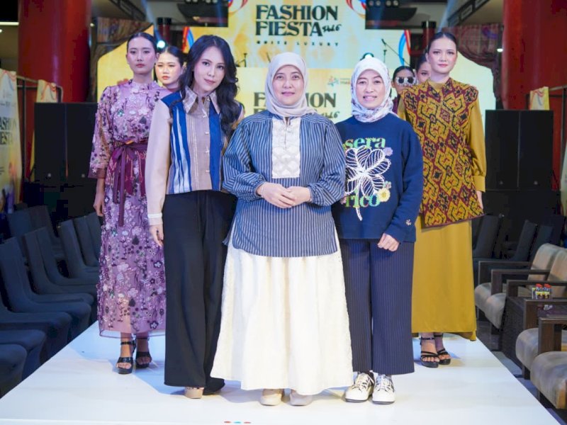 Wakil Wali Kota Makassar, Aliyah Mustika Ilham, menghadiri kegiatan Roadshow Tjap Legende 2025 yang menampilkan lebih dari 30 tenant kuliner legendaris Makassar di Phinisi Point, Jl. Metro Tanjung Bunga Makassar, Sabtu (15/11/2025). @Jejakfakta/dok. Humas Pemkot Makassar