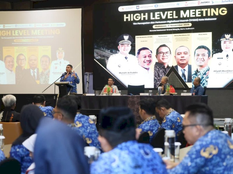 Wali Kota Makassar Munafri Arifuddin, saat menghadiri High Level Meeting Tim Percepatan dan Perluasan Digitalisasi Daerah (TP2DD) Kota Makassar Anggaran 2025, di Hotel Novotel Grand Shayla Makassar, Senin (17/11/2025). @Jejakfakta/dok. Humas Pemkot Makassar