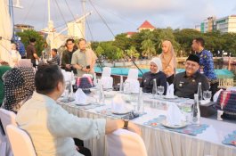 Munafri-Aliyah Sambut Wamen Luar Negeri di Makassar, Pamerkan Pesona Pinisi