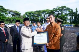 Pangkep Raih Penghargaan Layanan Kesehatan Bergerak di HKN ke-61, Bupati Ingatkan Nakes Waspada Cuaca