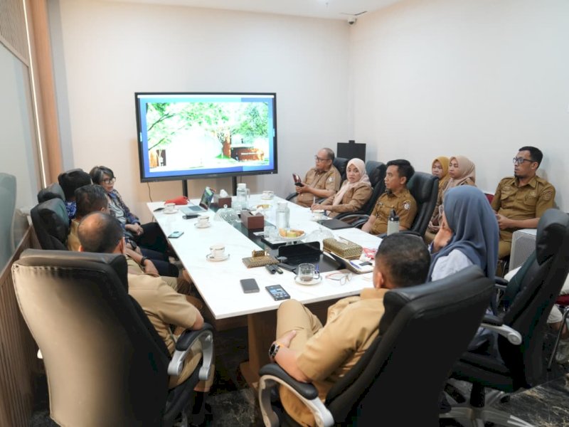 Wali Kota Makassar, Munafri Arifuddin, saat memimpin  rapat koordinasi revitalisasi pedestrian dan perluasan Makassar Creative Hub (MCH) di sejumlah kecamatan, Selasa (18/11/2025). @Jejakfakta/dok. Humas Pemkot Makassar