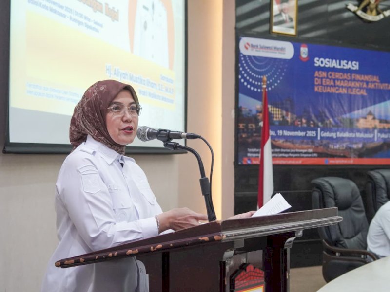 Wakil Wali Kota Makassar, Aliyah Mustika Ilham, saat membuka kegiatan Sosialisasi, Literasi, dan Edukasi Keuangan yang diselenggarakan oleh PT Bank Perekonomian Rakyat (BPR) Sulawesi Mandiri di Ruang Sipakatau, Balai Kota Makassar, Rabu (19/11/2025). @Jejakfakta/dok. Humas Pemkot Makassar