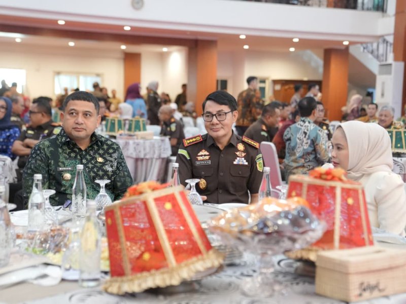 Wali Kota Makassar, Munafri Arifuddin, saat menghadiri kegiatan penandatanganan Nota Kesepahaman dan Perjanjian Kerja Sama antara Kejaksaan Tinggi Sulawesi Selatan dengan Pemerintah Provinsi serta Pemerintah Kabupaten/Kota se-Sulawesi Selatan, terkait penerapan pidana kerja sosial bagi pelaku tindak pidana ringan,  Kamis (20/11/2025). @Jejakfakta/dok. Humas Pemkot Makassar