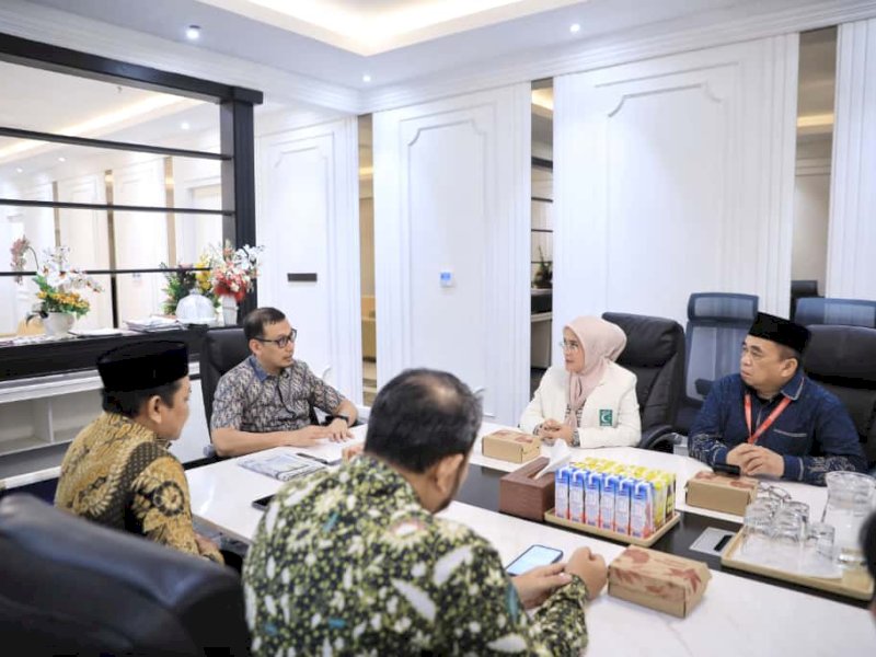 Sekretaris Daerah (Sekda) Kota Makassar, Andi Zulkifly, saat menerima kunjungan pengurus IMMIM di ruang Sekda Makassar, Kantor Balai Kota Makassar, Kamis (20/11/2025). @Jejakfakta/dok. Humas Pemkot Makassar