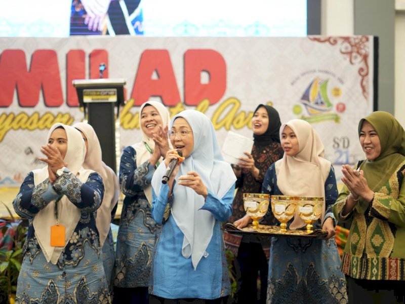 Bunda PAUD Kota Makassar, Melinda Aksa, saat menghadiri peringatan Milad Yayasan Rahmatul Asri di Hotel Maxone, Kamis (20/11/2025). @Jejakfakta/dok. Humas Pemkot Makassar