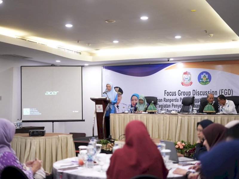 Ketua Forum Kota Sehat, Melinda Aksa saat membuka Focus Group Discussion (FGD) Penyusunan Rancangan Peraturan Daerah (Ranperda) Kota Sehat di Azalea Hall Hotel Claro Makassar, Kamis (20/11/2025). @Jejakfakta/dok. Humas Pemkot Makassar
