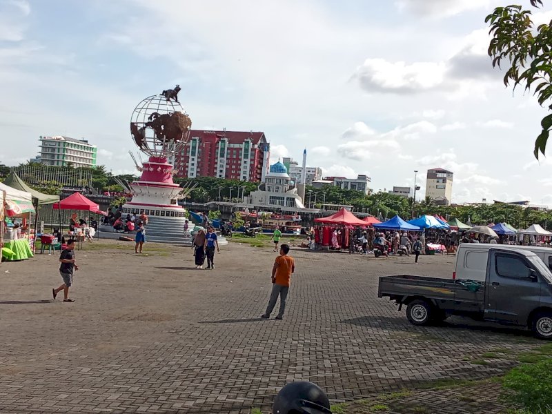 Sekitar 50 pedagang diberi ruang untuk beraktivitas di area kawasan Multilateral Naval Exercise Komodo (MNEK) CPI, Minggu pagi (23/11/2025). @Jejakfakta/dok. Humas Pemkot Makassar