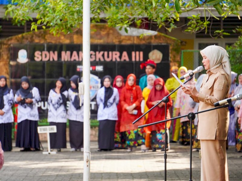 Wakil Wali Kota Makassar, Aliyah Mustika Ilham, bertindak sebagai Pembina Upacara Peringatan Hari Guru Nasional (HGN) dan Hari Ulang Tahun ke-80 PGRI yang digelar di UPT SPF SD Kompleks Mangkura, Selasa (25/11/2025). @Jejakfakta/dok. Humas Pemkot Makassar