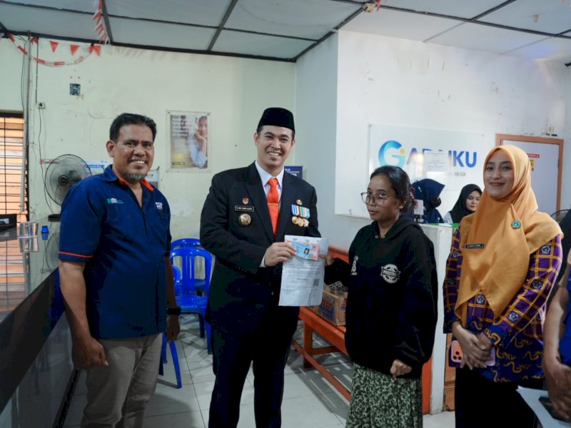 Bupati Pangkep salurkan Bantuan Langsung Tunai Sementara Kesejahteraan Rakyat (BLT Kesra) di Kantor Pos Pangkep, Selasa (25/11/2025). @jejakfaktacom/Humas Pemda Pangkep