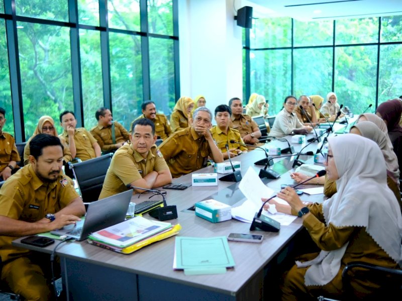 Rapat persiapan pemberian penghargaan kepada tokoh masyarakat, sebagai bagian dari rangkaian peringatan HUT Kota Makassar ke-418, di Ruang Rapat PTSP Lantai 2, Mal Pelayanan Publik Makassar, pada Selasa (14/10/2025). @Jejakfakta/dok. Istimewa