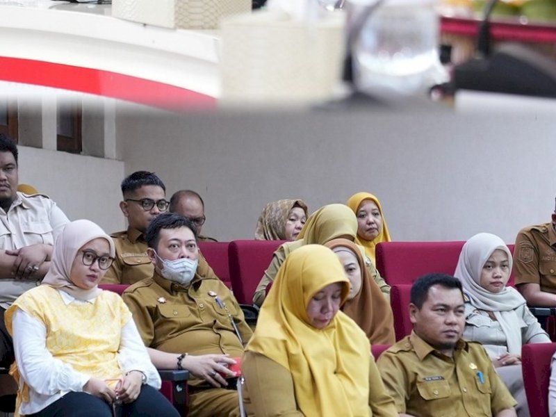 Kepala Bapenda Kota Makassar, Andi Asminullah, saat menghadiri  Rapat Koordinasi dan Sinergi Program Pertanahan dan Tata Ruang yang dipimpin langsung oleh Wali Kota Makassar, Munafri Arifuddin, di Ruang Sipakatau, Kantor Wali Kota Makassar,  Senin (13/10/2025). @Jejakfakta/dok. Istimewa