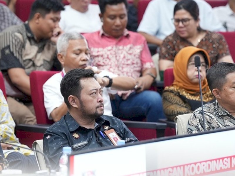 Kepala Bapenda) Kota Makassar, Andi Asminullah menghadiri rapat koordinasi terkait perizinan perumahan dan penyerahan Prasarana, Sarana, dan Utilitas (PSU) dari pengembang di Ruang Sipakalebbi, Kantor Wali Kota Makassar, Kamis (16/10/2025). @Jejakfakta/dok. Istimewa