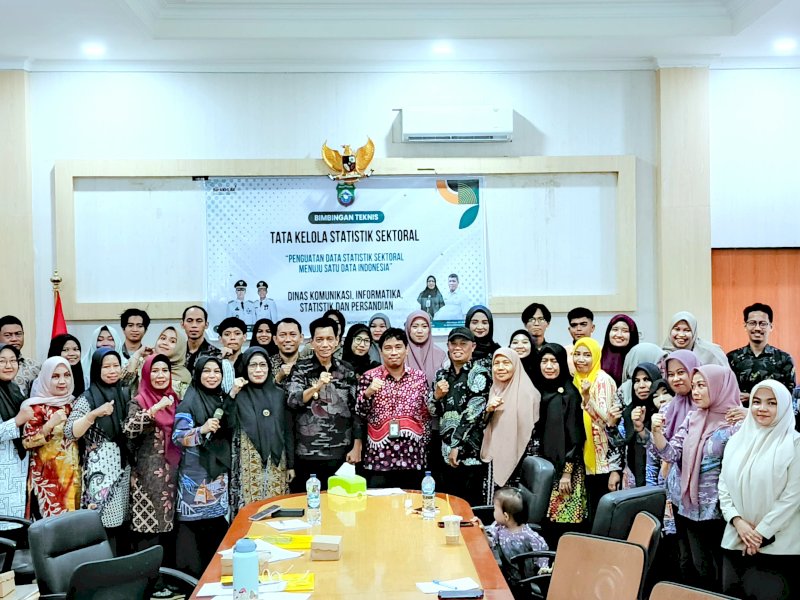 Bimbingan Teknis Tata Kelola Statistik Sektoral di Ruang Rapat Wakil Bupati Pangkep, Kamis (27/11/2025). @jejakfaktacom/Humas Pemda Pangkep