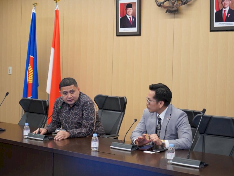 Wali Kota Makassar, Munafri Arifuddin, bersama rombongan menyambangi Kedutaan Besar Republik Indonesia (KBRI) Tokyo, Jumat (28/11/2025) waktu setempat. @Jejakfakta/dok. Humas Pemkot Makassar