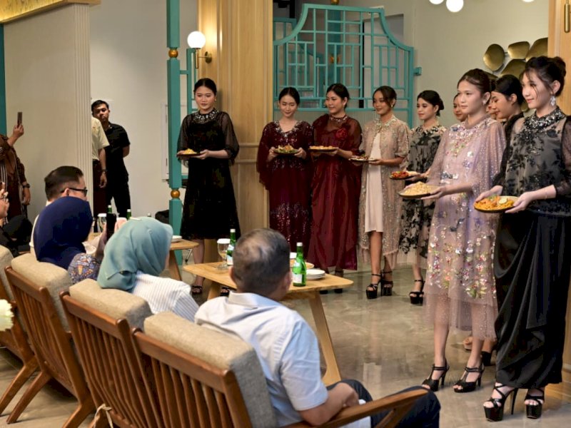 Wakil Wali Kota Makassar, Aliyah Mustika Ilham, menghadiri sekaligus meresmikan Official Opening Celebration Seroeni Makassar yang berlokasi di Sunset Quay Blok B No. 15, Center Point of Indonesia (CPI), Makassar, Sabtu (29/11/2025). @Jejakfakta/dok. Humas Pemkot Makassar